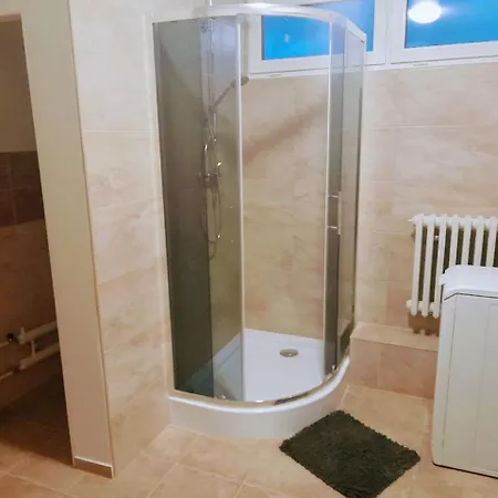 Lev I Sova 公寓式酒店 3*