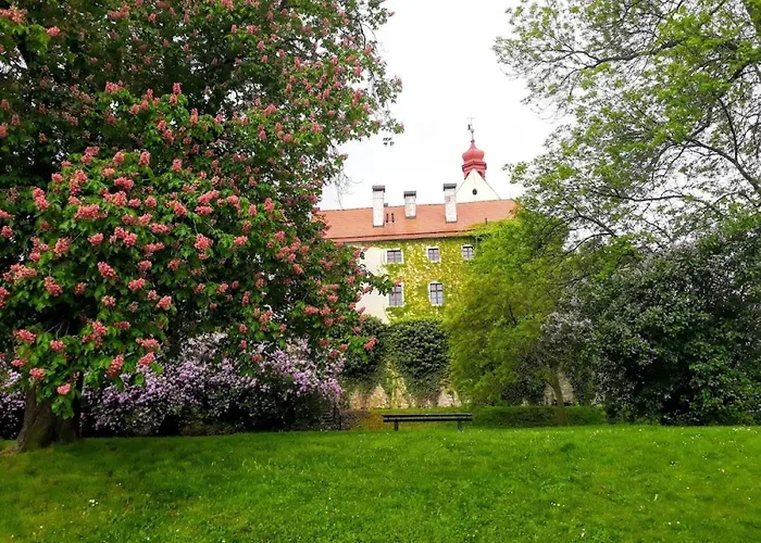 Lev I Sova Aparthotel Mělník